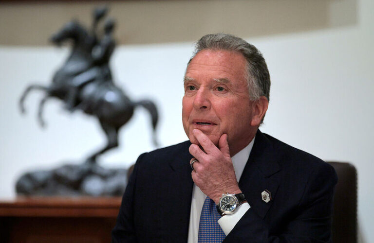 ويتكوف يغادر اجتماع “تحالف الراغبين” بعد دقائق من انطلاقه