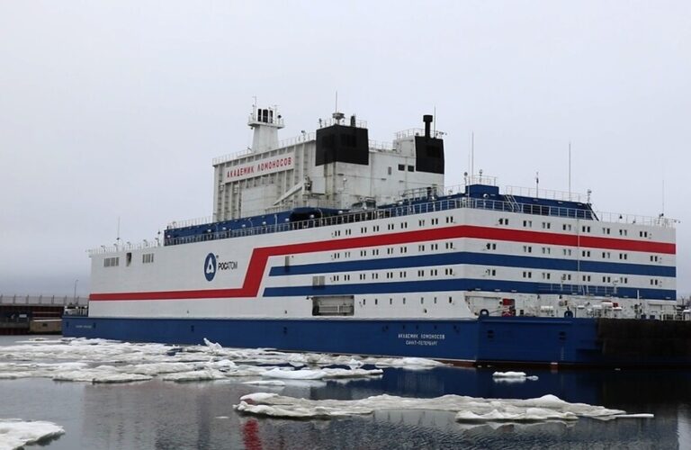 بوتين يعلن عن خطة لبناء محطة نووية عائمة جديدة