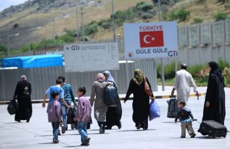 تركيا تعلن عدد السوريين العائدين إلى بلادهم