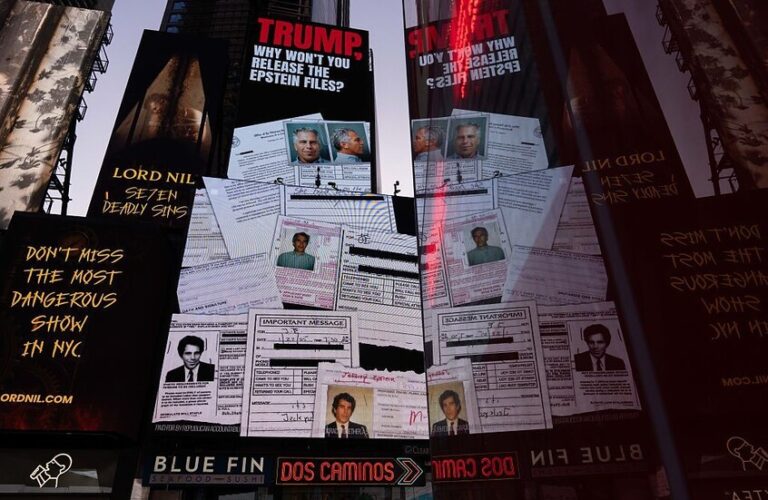 صفقة مشبوهة بين إبستين وترامب تظهر في وثائق جديدة