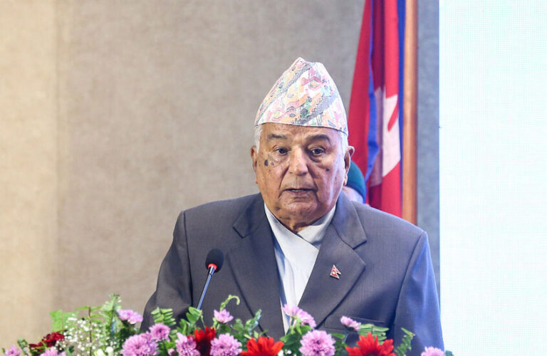 الجيش النيبالي ينجح في إجلاء رئيس البلاد بعد اقتحام مقر إقامته