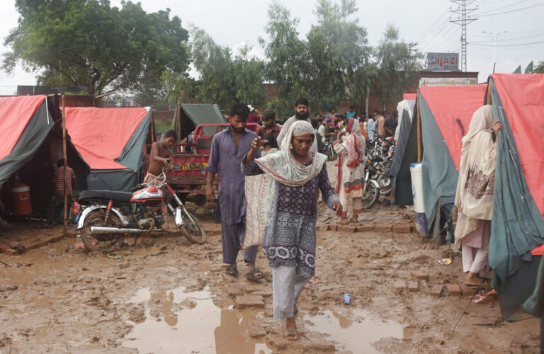 1.6 مليون شخص يواجهون خطر الفيضانات في باكستان