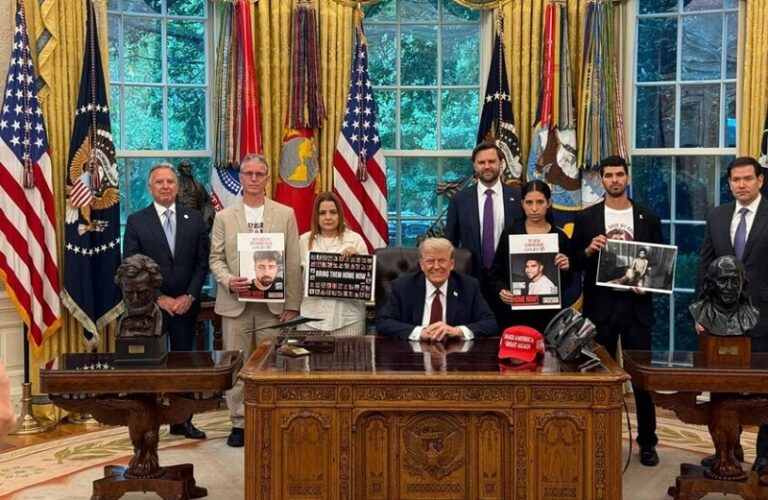 عائلات الأسرى لترامب: لا نريد حربًا نريد أبناءنا أحياء