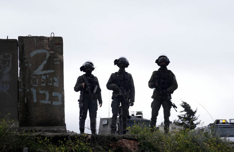 بريطانيا تمنع الجنود الصهاينة من الدراسة في الكلية الملكية