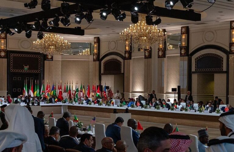 انطلاق أعمال القمة العربية والإسلامية في الدوحة