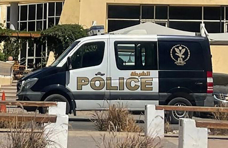 قتل أطفاله وانتحر! (صورة)