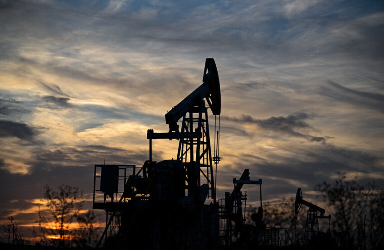 انخفاض أسعار النفط