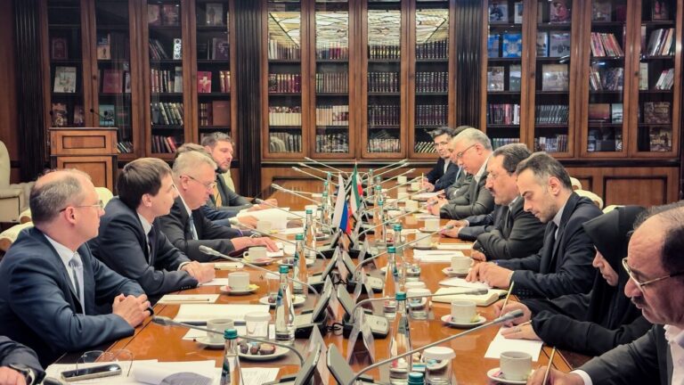 توقيع خارطة طريق لتعزيز التعاون بين الاتحاد الأوراسي وإيران