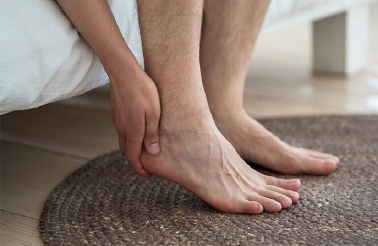 ألم الكعب قد يخفي أمراضًا خطيرة تتطلب جراحة