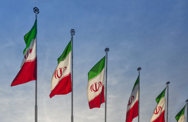 إيران: الخيار الوحيد هو التصعيد والقوة