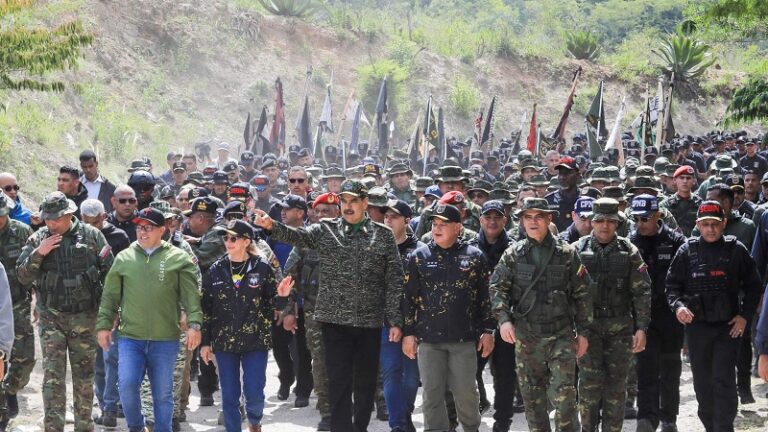 فنزويلا تنشر 25 ألف جندي على الحدود