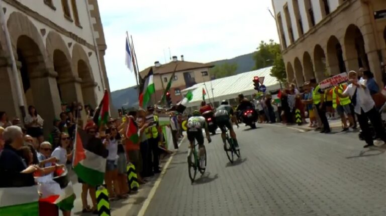 تظاهرات داعمة لغزة توقف سباق إسبانيا