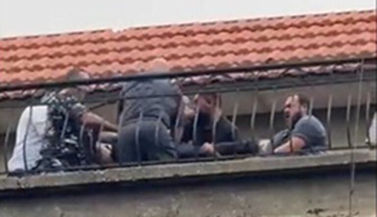 إنقاذ شاب حاول الانتحار في عاليه (فيديو)