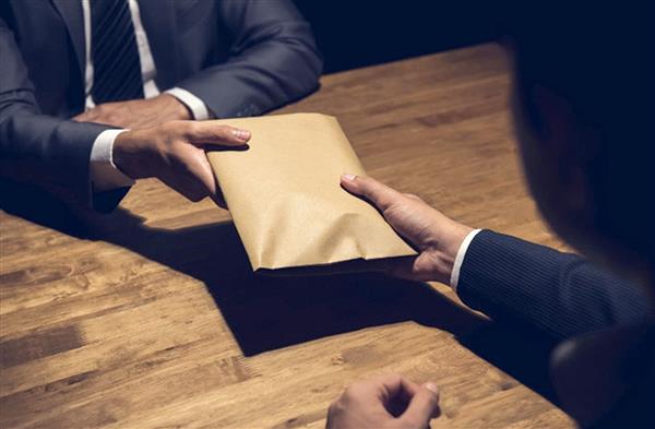 حكم بالإعدام على وزير صيني تلقى رشاوى!