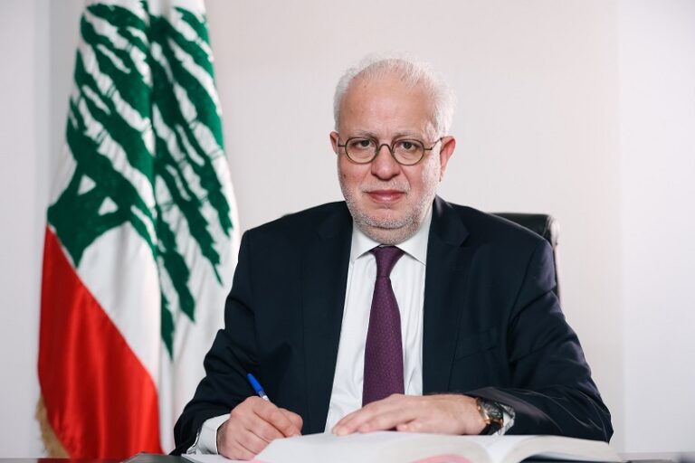 نصّار يغادر جلسة مجلس الوزراء