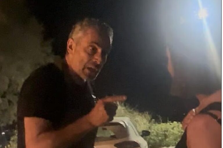 يوناني يطرد عائلة إسرائيلية من مطعمه: “صهاينة.. قتلة الاطفال”