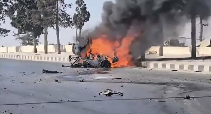 استهداف سيارة على طريق مطار حلب الدولي (فيديو)