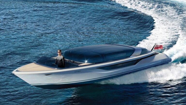 إنقاذ صيادين على متن زورق قبالة صور