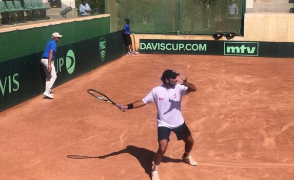 كأس ديفيز للتنس: لبنان يقترب من حسم المواجهة ضد جزيرة باربادوس