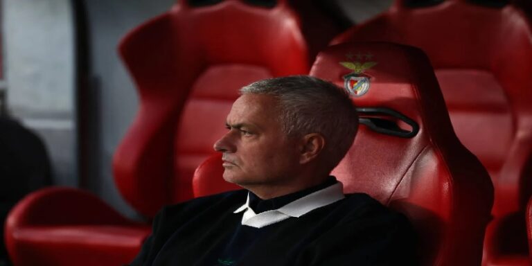 مورينيو يقترب من تدريب بنفيكا