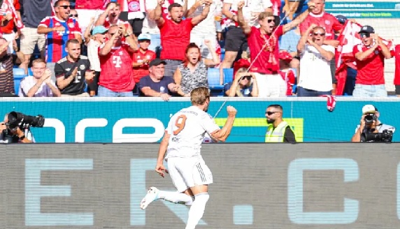 كين يتألّق بهاتريك ويقود بايرن ميونخ لاكتساح هوفنهايم برباعية