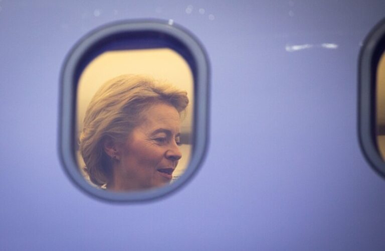 واقعة جوية تهدد طائرة رئيسة المفوضية الأوروبية بكارثة