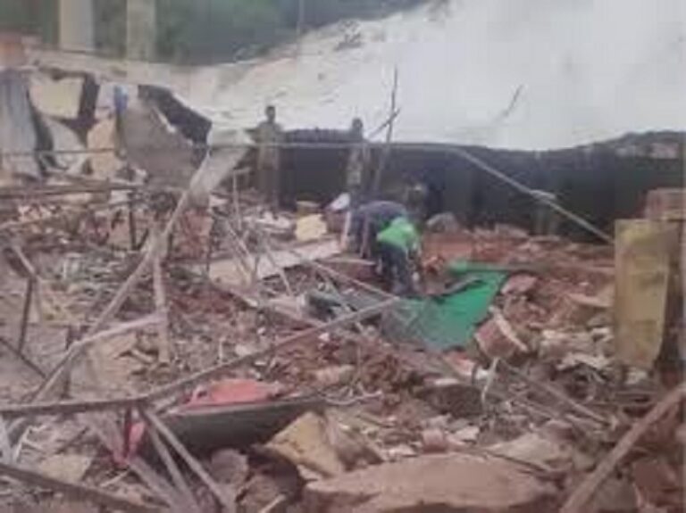 أكثر من 70 قتيلًا في قصف مسجد بمدينة الفاشر