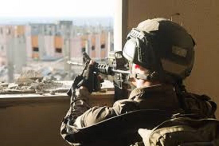 قنّاص إسرائيلي يعترف: قتلت يوميًا 60 فلسطينياً.. واليوم أتبوّل على نفسي!