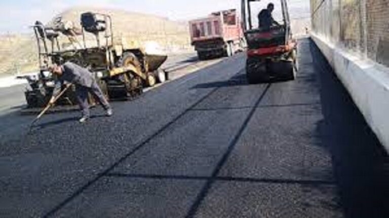 بدء أعمال تزفيت طريق اللقلوق – العاقورة