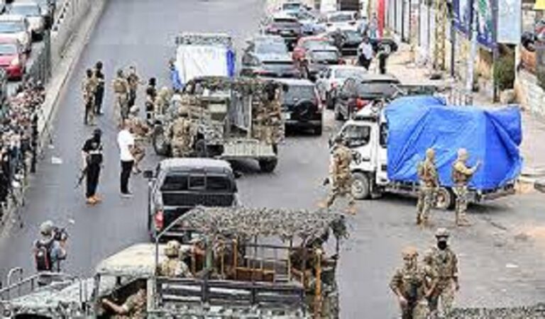 تسليم السلاح في المخيمات الفلسطينية.. سلاح بـ”سمنة” وسلاح بـ”زيت”!