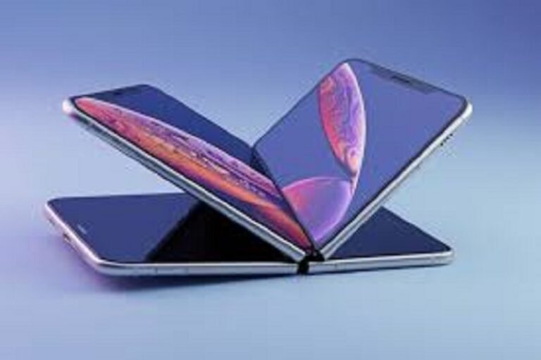 سامسونغ وآبل تتسابقان.. هاتف ثلاثي الطي يتحدى “آيفون أير”