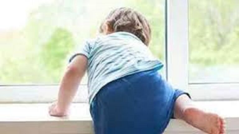 سقط عن الطابق الثالث! (صورة)