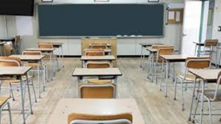 اعتصام روابط التعليم الرسمي واعتراض على رواتب الوزراء