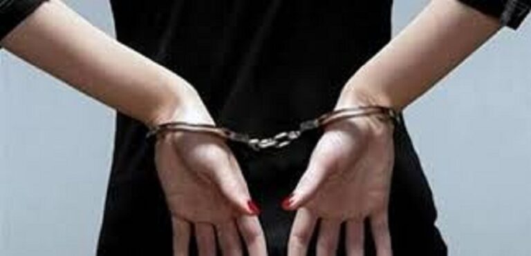 توقيف مختارة بشبهات معاملات رسمية (صورة)