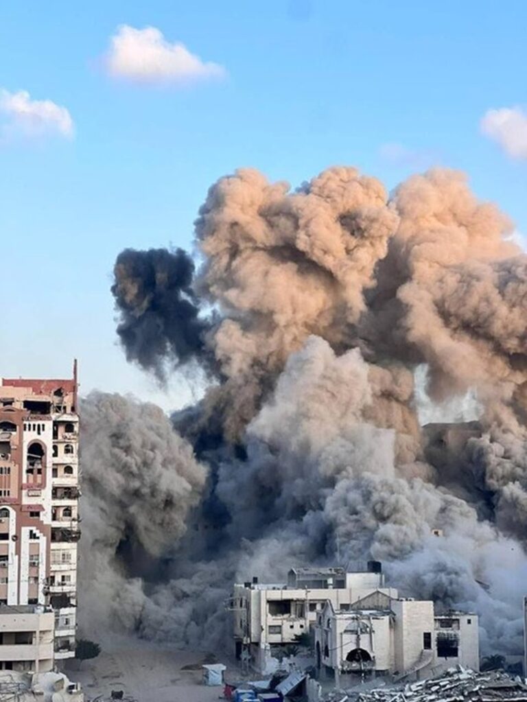 قصف “إسرائيلي” يستهدف برج الرؤيا (فيديو)