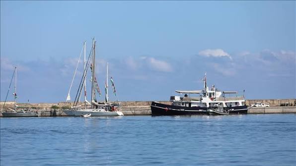 انطلاق أول سفينة لأسطول الصمود نحو غزة