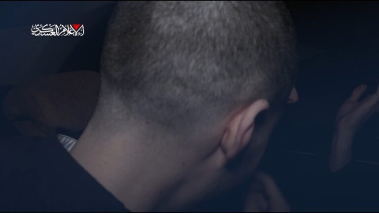 بالفيديو – أسير صهيوني: كنا نظن أننا أسرى لدى “حماس”.. لكننا أسرى لدى حكومتنا!