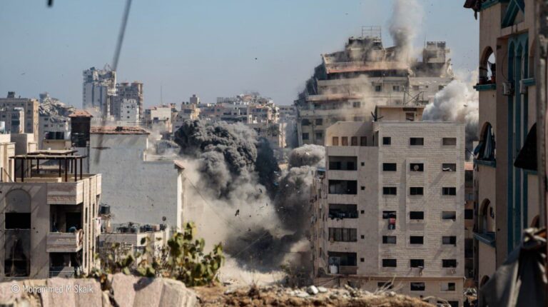 بالفيديو – الاحتلال يواصل تدمير المباني في غزة!