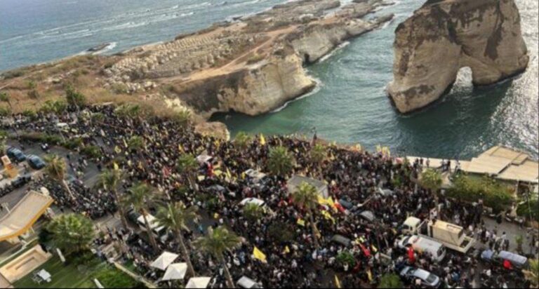 رفع صورة الشهيد رفيق الحريري والرئيس سعد الحريري بجانب نصر الله في الروشة