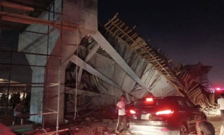 انهيار جسر يربط بغداد بكربلاء يوقع قتلى وجرحى