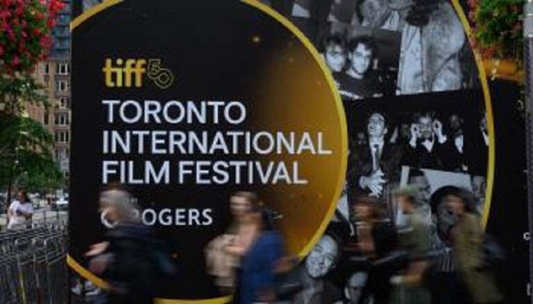 أبرز 5 صيحات لموضة الموسم في مهرجان تورونتو 2025