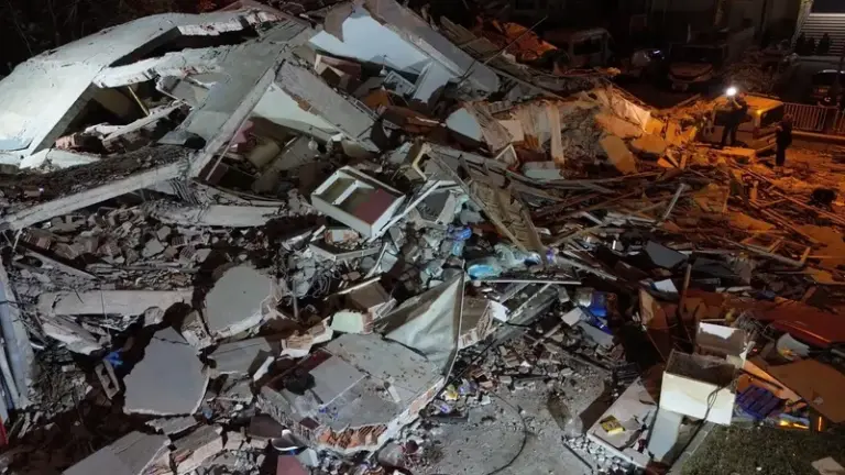 زلزال بقوة 4.9 درجة يضرب باليكسير التركية