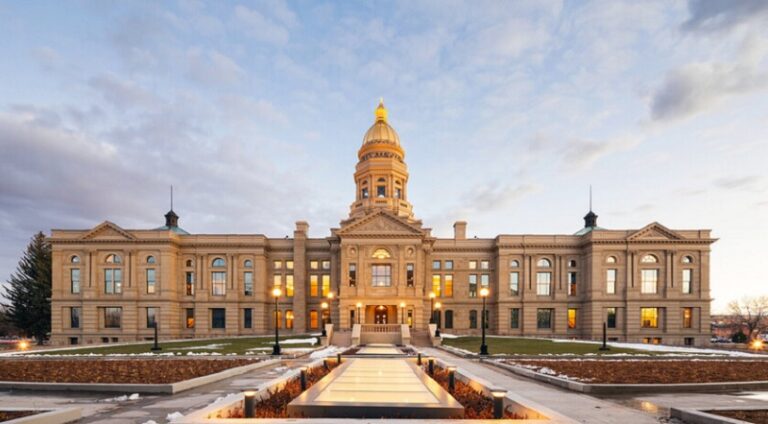 جسم مشبوه يتسبب بإخلاء مقر الحاكم والبرلمان في وايومنغ