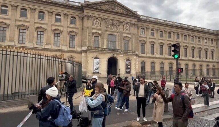 توقيف 4 مشتبهين جدد في سرقة “اللوفر”