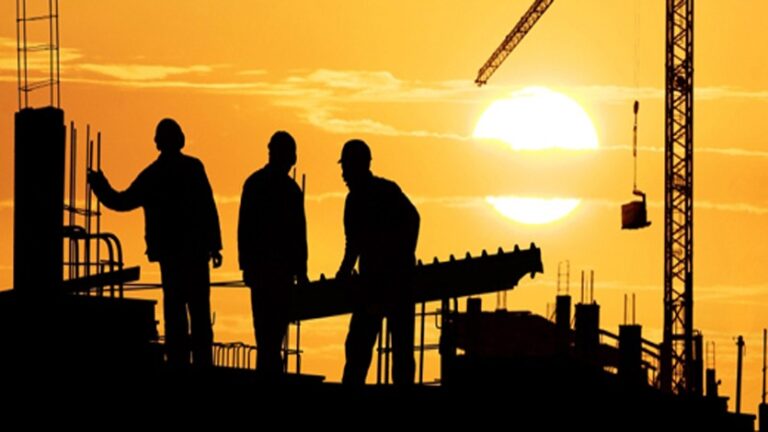 الحكومة تفرض 225 مليون دولار على العمّال