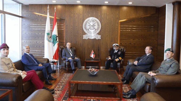 سلسلة لقاءات لمنسى: اطلاع على سير العمل في تنفيذ خطة الجيش لحصر السلاح