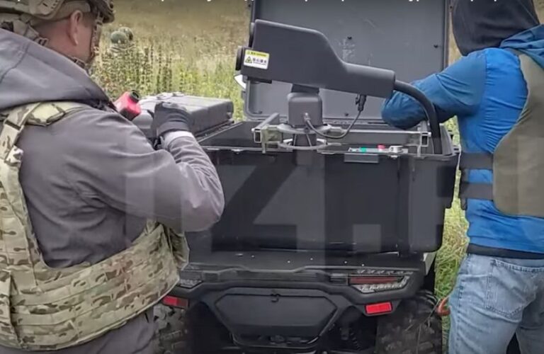 مدفعاً ليزورياً