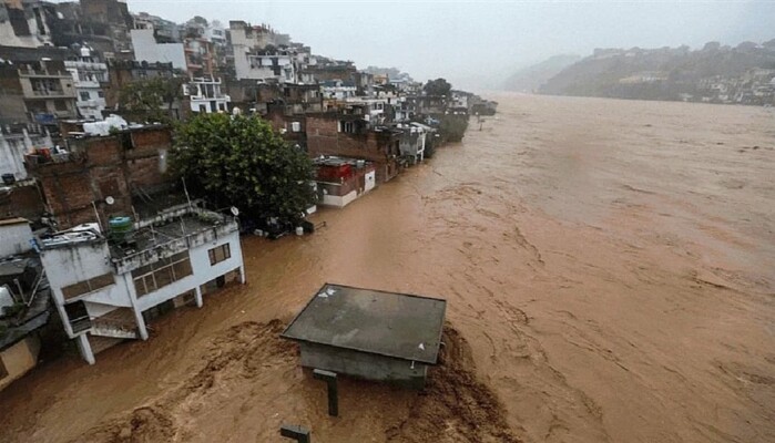 15 قتيلاً بانهيار أرضي في الهند