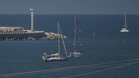 الإحتلال يواصل اعتراض سفن “أسطول الصمود”