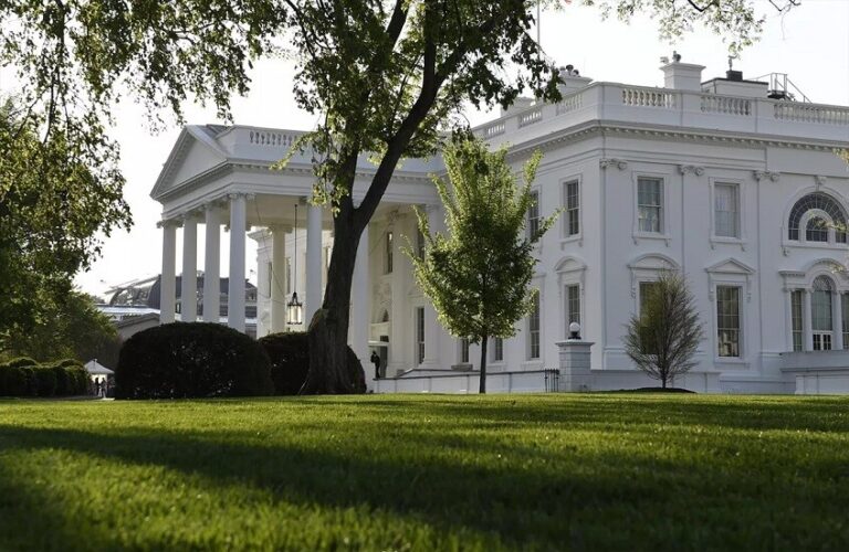 البيت الأبيض يخطط لتسريح 16 ألف موظف بسبب الإغلاق الحكومي